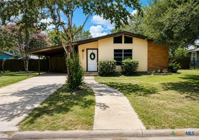 Photo 1 of Single family home for sale at 206 Bohman St, Cuero, TX 77954 | MLS# 620779 | Listing updated on 2026-09-04