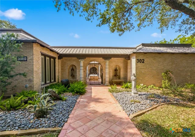 Photo 2 of Single family home for sale at 302 Tampa Dr, Victoria, TX 77904 | MLS# 620776 | Listing updated on 2026-09-01