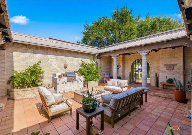 Photo 3 of Single family home for sale at 302 Tampa Dr, Victoria, TX 77904 | MLS# 620776 | Listing updated on 2026-09-01