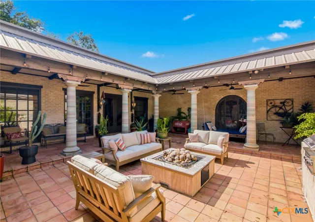 Photo 3 of Single family home for sale at 302 Tampa Dr, Victoria, TX 77904 | MLS# 620776 | Listing updated on 2026-09-01