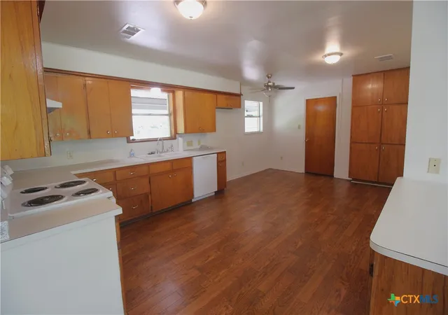 Photo 3 of Single family home for sale at 741 W Bell St, Bartlett, TX 76511 | MLS# 620874 | Listing updated on 2026-08-26