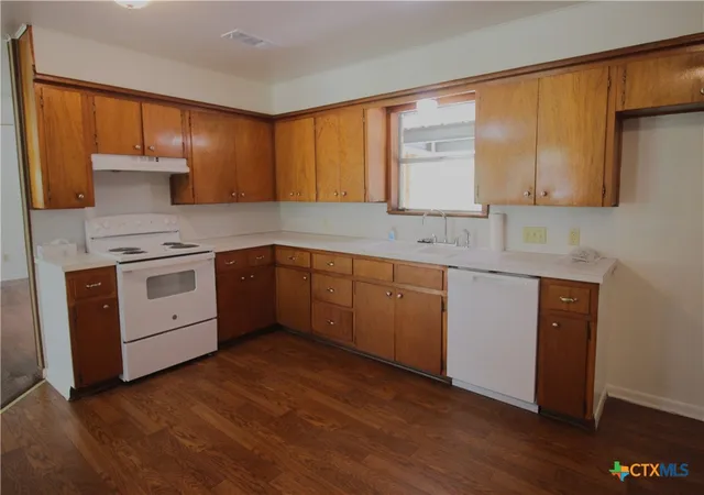 Photo 4 of Single family home for sale at 741 W Bell St, Bartlett, TX 76511 | MLS# 620874 | Listing updated on 2026-08-26