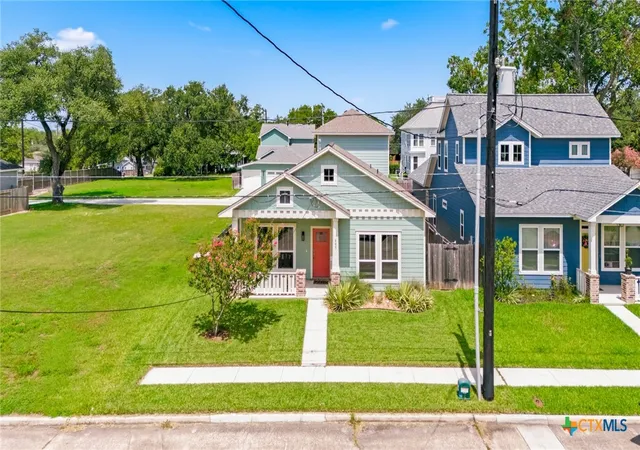 Photo 2 of Single family home for sale at 605 S Wheeler St, Victoria, TX 77901 | MLS# 620792 | Listing updated on 2026-09-03