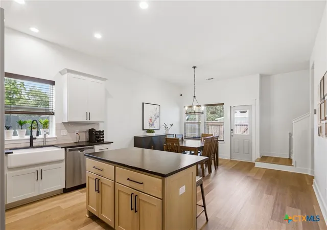 Photo 4 of Single family home for sale at 605 S Wheeler St, Victoria, TX 77901 | MLS# 620792 | Listing updated on 2026-09-03