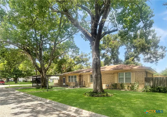 Photo 1 of Single family home for sale at 802 East 14th St, Cameron, TX 76520 | MLS# 620820 | Listing updated on 2026-09-15