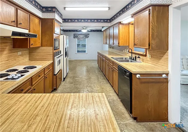 Photo 3 of Single family home for sale at 802 East 14th St, Cameron, TX 76520 | MLS# 620820 | Listing updated on 2026-09-15