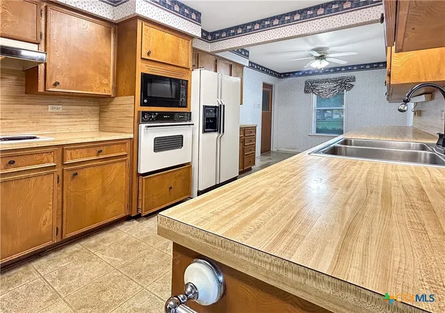 Photo 4 of Single family home for sale at 802 East 14th St, Cameron, TX 76520 | MLS# 620820 | Listing updated on 2026-09-15