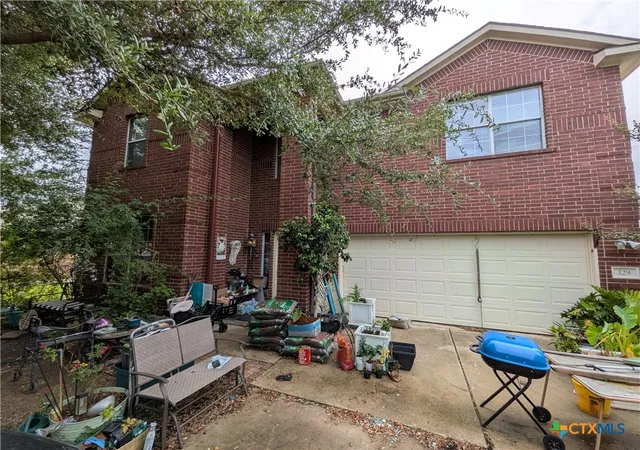 Photo 2 of Sale Pending at 129 Hanstrom Dr, Hutto, TX 78634 | MLS# 621064 | Listing updated on 2026-08-10