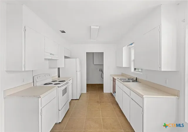Photo 3 of Single family home for sale at 903 W 1st Street, Cameron, TX 76520 | MLS# 621173 | Listing updated on 2026-09-10