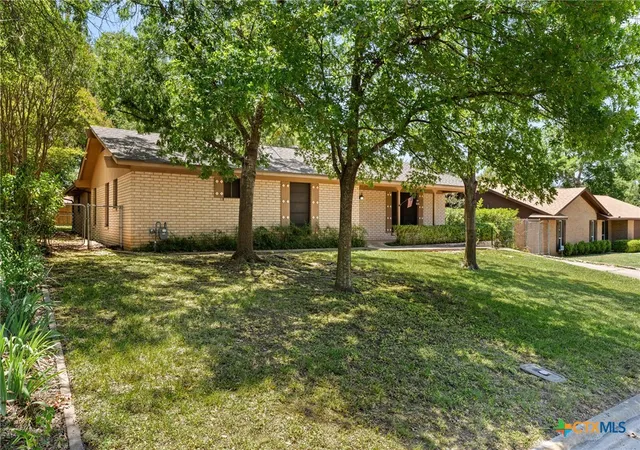 Photo 1 of Single family home for sale at 303 E 20th Avenue, Belton, TX 76513 | MLS# 621118 | Listing updated on 2026-09-10