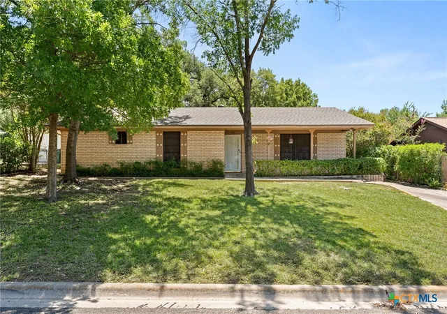 Photo 2 of Single family home for sale at 303 E 20th Avenue, Belton, TX 76513 | MLS# 621118 | Listing updated on 2026-09-10