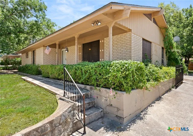 Photo 3 of Single family home for sale at 303 E 20th Avenue, Belton, TX 76513 | MLS# 621118 | Listing updated on 2026-09-10