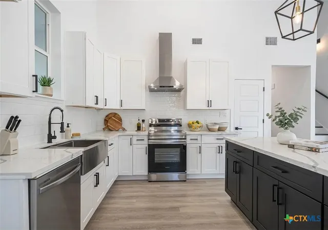Photo 3 of Single family home for sale at 4 Huisache Ln, Wimberley, TX 78676 | MLS# 621241 | Listing updated on 2026-09-25