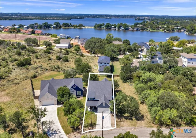 Photo 2 of Single family home for sale at 824 Woodland Hills Dr, Granite Shoals, TX 78654 | MLS# 620196 | Listing updated on 2026-09-14