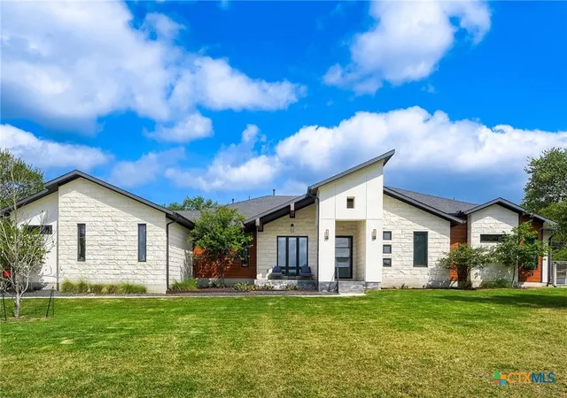Photo 1 of Single family home for sale at 200 Quarter Horse Ln, Driftwood, TX 78619 | MLS# 620970 | Listing updated on 2026-08-06