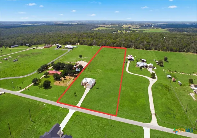 Photo 1 of Sale Pending at 200 Lakeview Cir, La Vernia, TX 78121 | MLS# 621330 | Listing updated on 2026-10-04