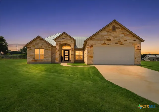 Photo 2 of Sale Pending at 200 Lakeview Cir, La Vernia, TX 78121 | MLS# 621330 | Listing updated on 2026-10-04