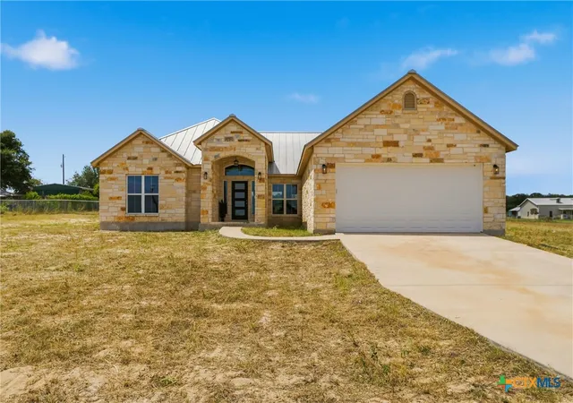 Sale Pending at 200 Lakeview Cir, La Vernia, TX 78121 | MLS# 621330 | Listing updated on 2026-10-04