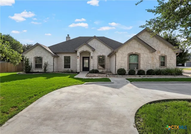 Photo 2 of Single family home for sale at 17 Vista De Luna Ln, Belton, TX 76513 | MLS# 619145 | Listing updated on 2026-10-03