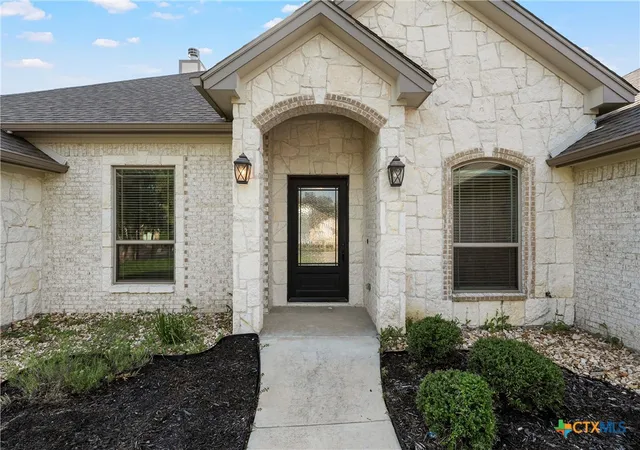 Photo 3 of Single family home for sale at 17 Vista De Luna Ln, Belton, TX 76513 | MLS# 619145 | Listing updated on 2026-10-03