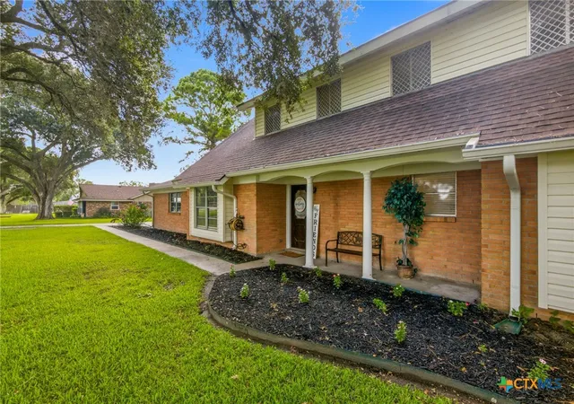 Photo 3 of Single family home for sale at 205 Yucca Dr, Victoria, TX 77904 | MLS# 621204 | Listing updated on 2026-09-08