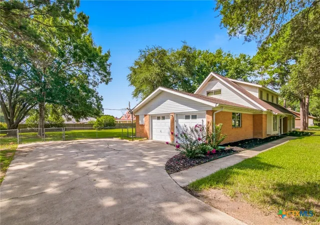 Photo 4 of Single family home for sale at 205 Yucca Dr, Victoria, TX 77904 | MLS# 621204 | Listing updated on 2026-09-08