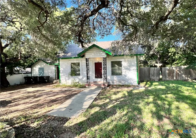 Photo 1 of Single family home for sale at 105 N Summer St, Lampasas, TX 76550 | MLS# 621403 | Listing updated on 2026-09-01