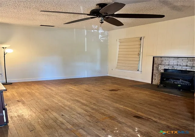 Photo 2 of Single family home for sale at 105 N Summer St, Lampasas, TX 76550 | MLS# 621403 | Listing updated on 2026-09-01