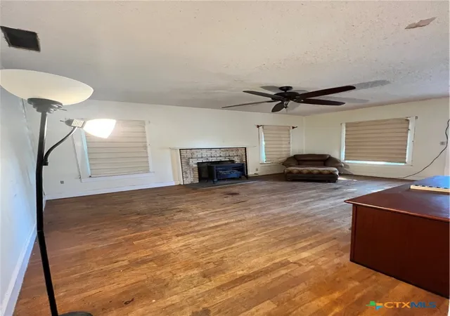 Photo 2 of Single family home for sale at 105 N Summer St, Lampasas, TX 76550 | MLS# 621403 | Listing updated on 2026-09-01