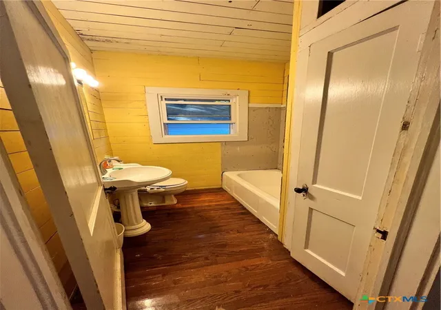 Photo 4 of Single family home for sale at 105 N Summer St, Lampasas, TX 76550 | MLS# 621403 | Listing updated on 2026-09-01