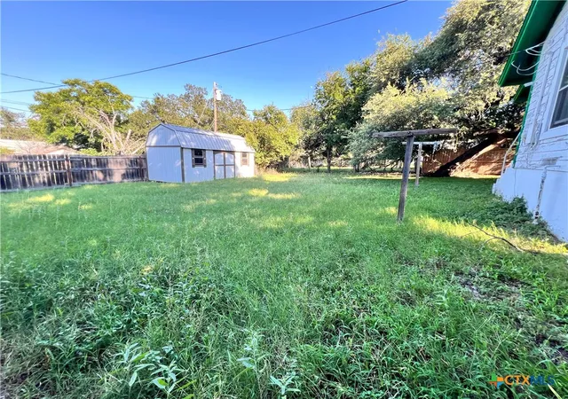 Photo 6 of Single family home for sale at 105 N Summer St, Lampasas, TX 76550 | MLS# 621403 | Listing updated on 2026-09-01