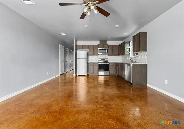 Listing Photo 4 - Condo for sale in building located at 1806 Castroville Trl, Copperas Cove, TX 76522