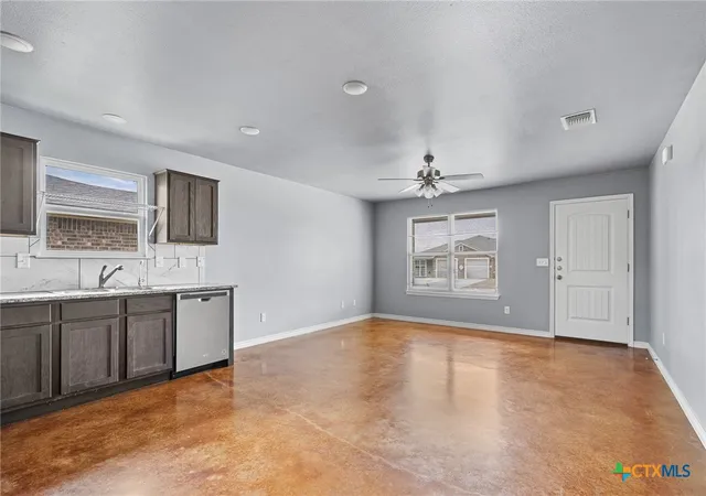 Listing Photo 5 - Condo for sale in building located at 1806 Castroville Trl, Copperas Cove, TX 76522