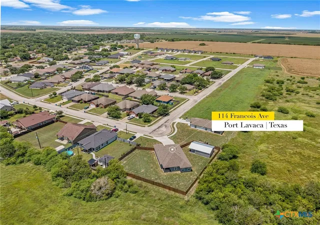 Photo 2 of Single family home for sale at 114 E St Francois, Port Lavaca, TX 77979 | MLS# 621417 | Listing updated on 2026-08-03