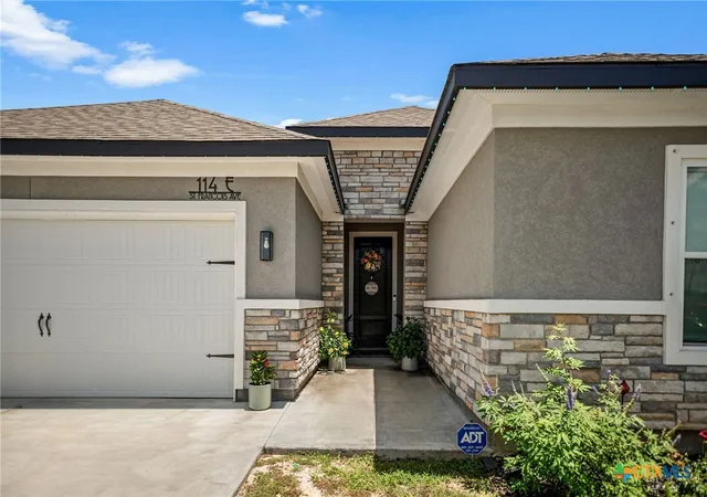 Photo 3 of Single family home for sale at 114 E St Francois, Port Lavaca, TX 77979 | MLS# 621417 | Listing updated on 2026-08-03