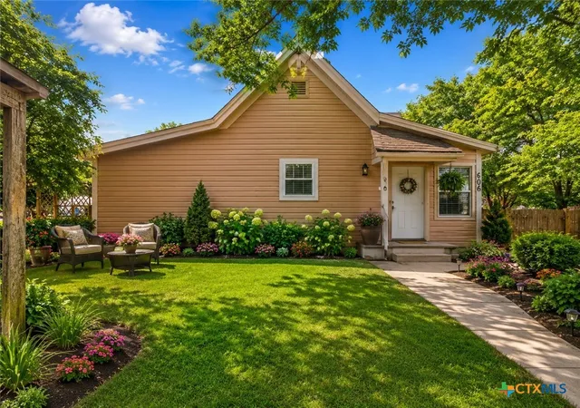 Photo 2 of Single family home for sale at 606 Schwab St, Yoakum, TX 77995 | MLS# 621160 | Listing updated on 2026-08-03