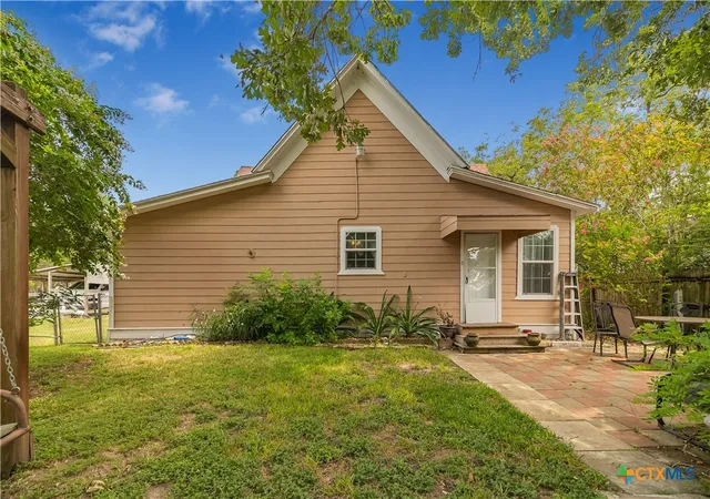 Photo 4 of Single family home for sale at 606 Schwab St, Yoakum, TX 77995 | MLS# 621160 | Listing updated on 2026-08-03