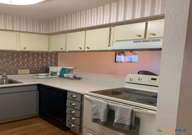 Listing Photo 5 - Condo for sale in building located at 218 Cliffhouse Dr, Belton, TX 76513