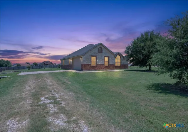 Single family home for sale at 8407 Shaw Rd, Rogers, TX 76569 | MLS# 619938