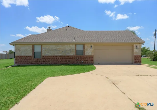 Photo 3 of Single family home for sale at 8407 Shaw Rd, Rogers, TX 76569 | MLS# 619938 | Listing updated on 2026-09-01
