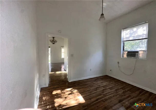 Listing Photo 2 - Condo for sale in building located at 1105 N 12th St, Killeen, TX 76541 - Unit #
