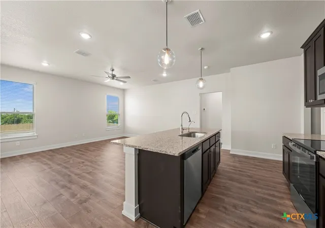 Photo 3 of Single family home for sale at 9102 Chalk Maple Dr, Killeen, TX 76542 | MLS# 620887 | Listing updated on 2026-09-09