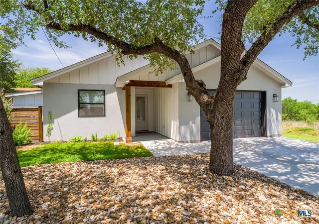 Photo 1 of Single family home for sale at 638 Oak Ln, Cottonwood Shores, TX 78657 | MLS# 621479 | Listing updated on 2026-08-31