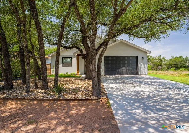 Photo 3 of Single family home for sale at 638 Oak Ln, Cottonwood Shores, TX 78657 | MLS# 621479 | Listing updated on 2026-08-31