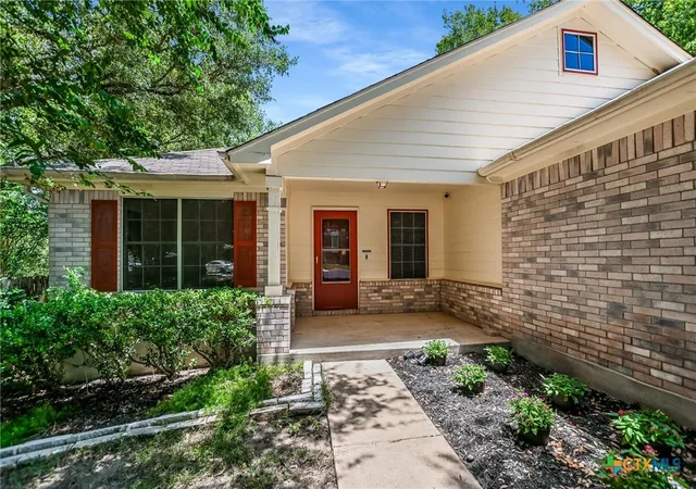 Photo 3 of Single family home for sale at 413 Patton Cvs, Bastrop, TX 78602 | MLS# 621429 | Listing updated on 2026-08-03