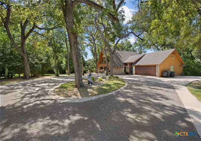 Photo 2 of Single family home for sale at 2421 Marlandwood Rd, Temple, TX 76502 | MLS# 621490 | Listing updated on 2026-09-25