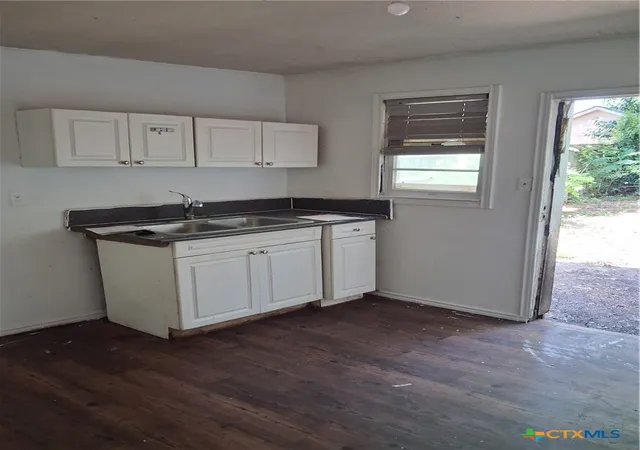 Photo 4 of Single family home for sale at 408 S 5th Street, Temple, TX 76504 | MLS# 620482 | Listing updated on 2026-09-16