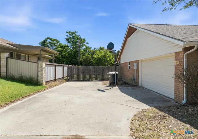 Photo 3 of Single family home for sale at 1505 Hawk Trl, Copperas Cove, TX 76522 | MLS# 621500 | Listing updated on 2026-08-12