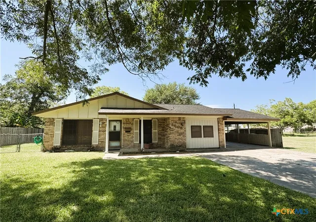 Photo 2 of Single family home for sale at 1505 E Polk Ave, Victoria, TX 77901 | MLS# 621379 | Listing updated on 2026-08-11