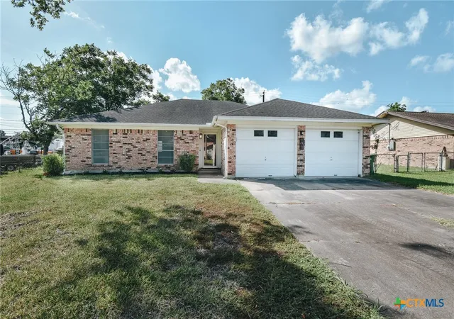 Photo 1 of Single family home for sale at 803 Mclane St, Victoria, TX 77904 | MLS# 621408 | Listing updated on 2026-09-13